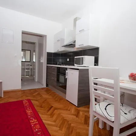Burin Apartment *