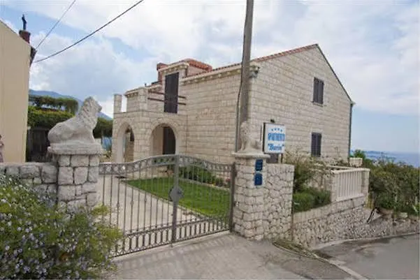 アパート Burin ムリニ